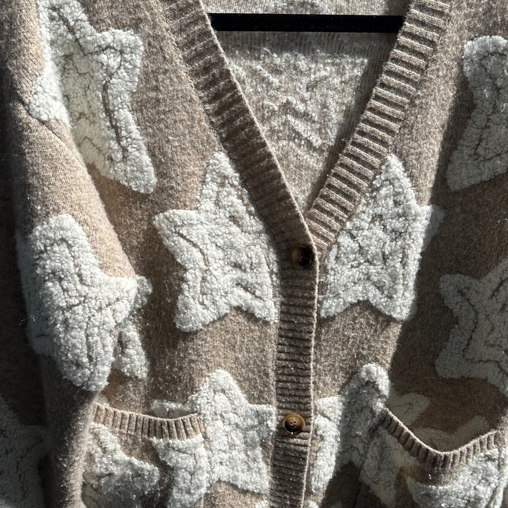 Cozy Star Patterned of Beige and White Cardigan - Picture 4 of 5
